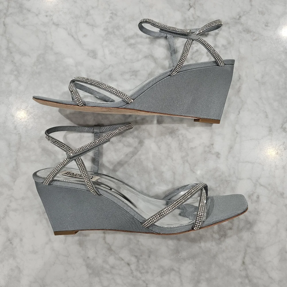 NWOB Badgley Mischka Wedge Rhinestone Strappy Sandals‎ light blue size 10